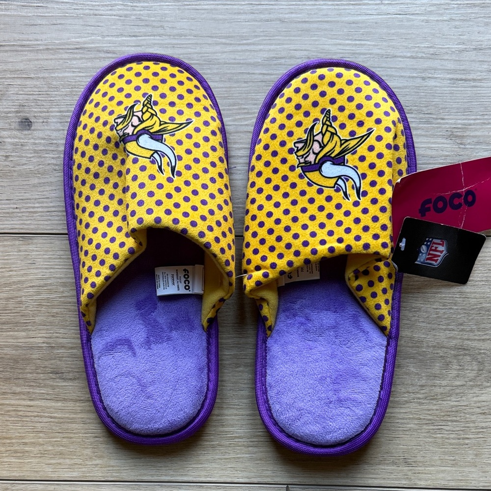 NWT Minnesota Vikings Slippers in Purple and Yellow